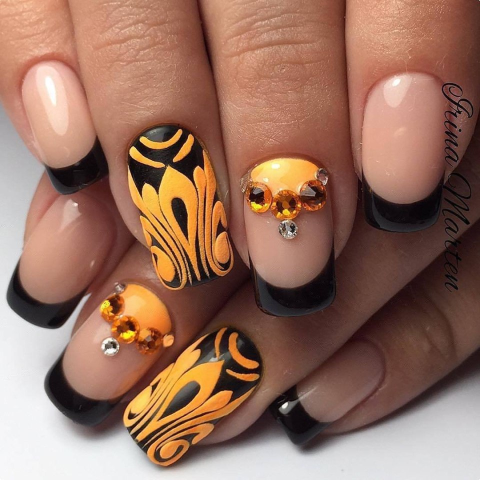 Необычный желтый маникюр