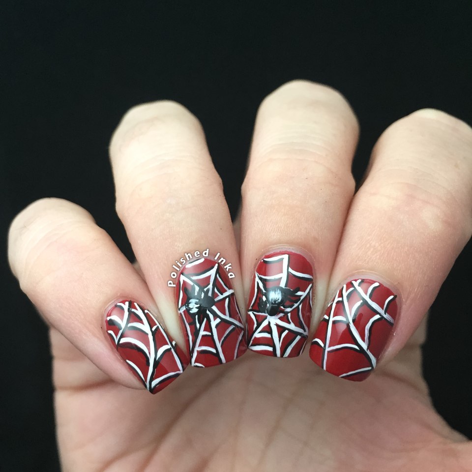 Красный маникюр с паутинкой