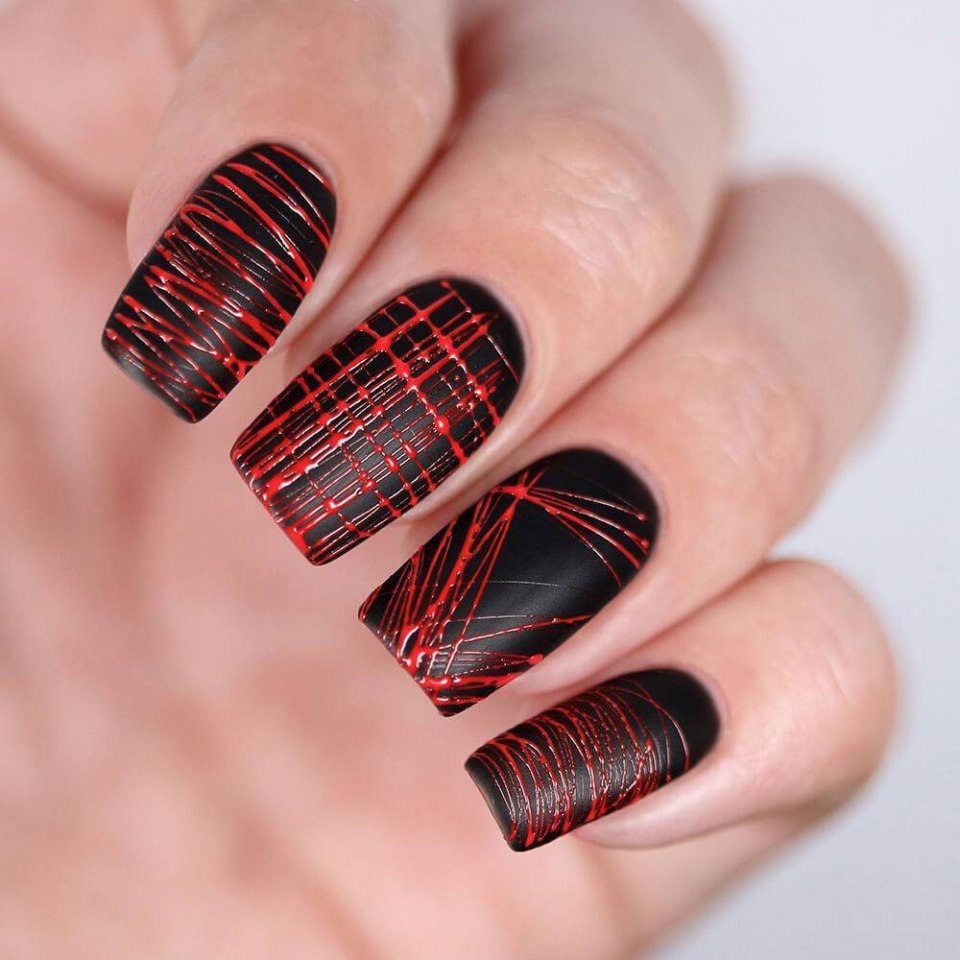 Маникюр с паутинкой