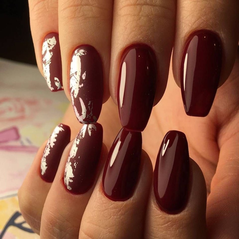 Ногти бордовые зимние