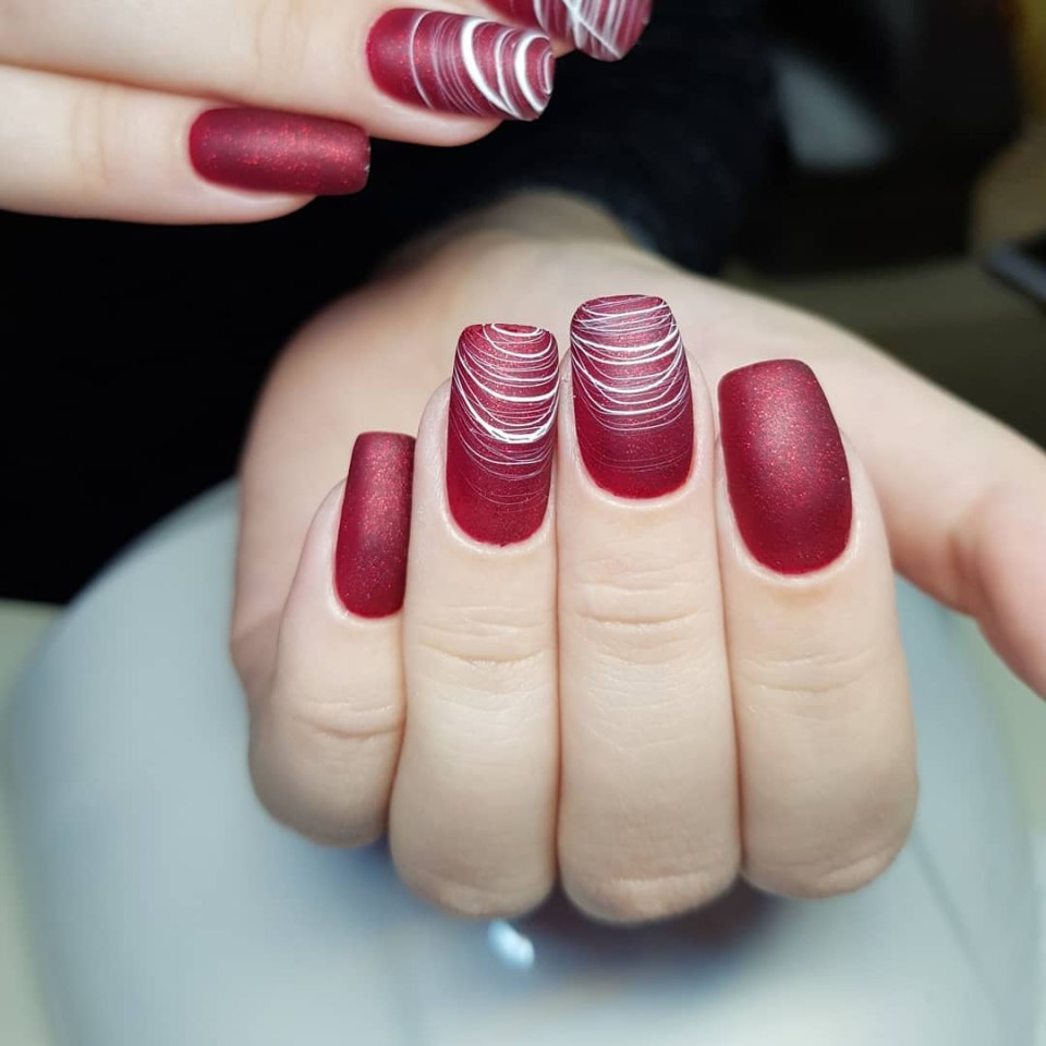 Маникюр с паутинкой