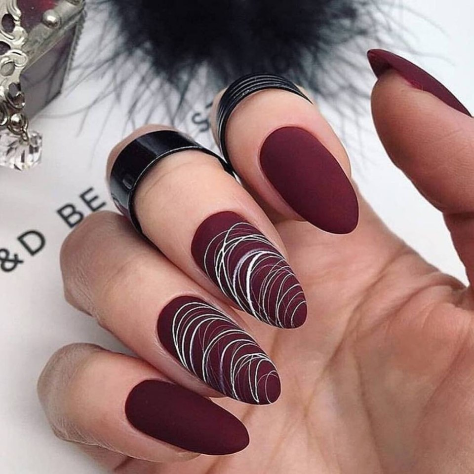 Маникюр с паутинкой