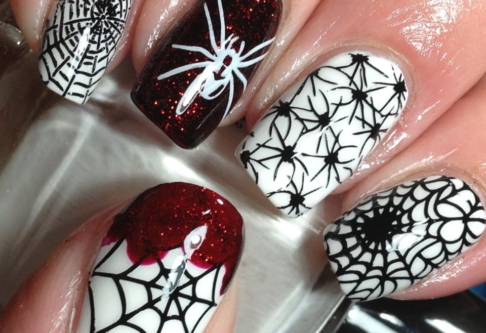 Маникюр бургунди с паутиной