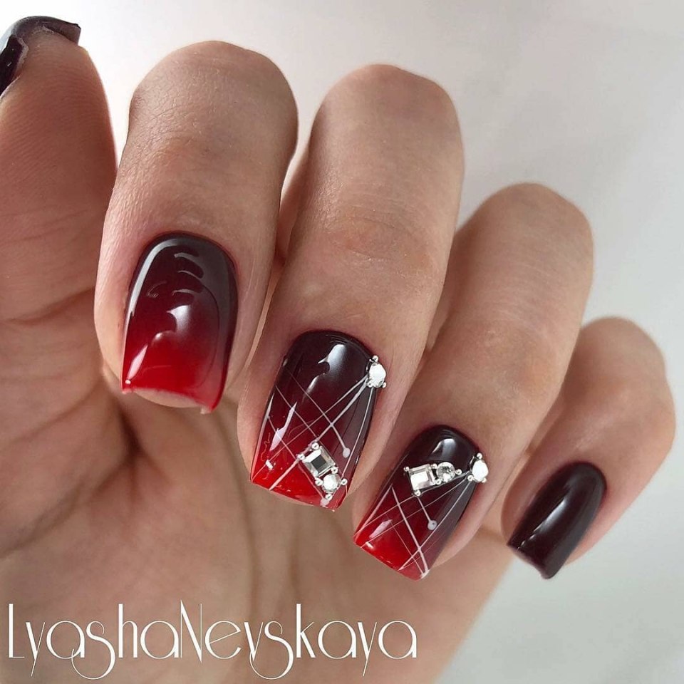 Маникюр омбре с блестками бордовый