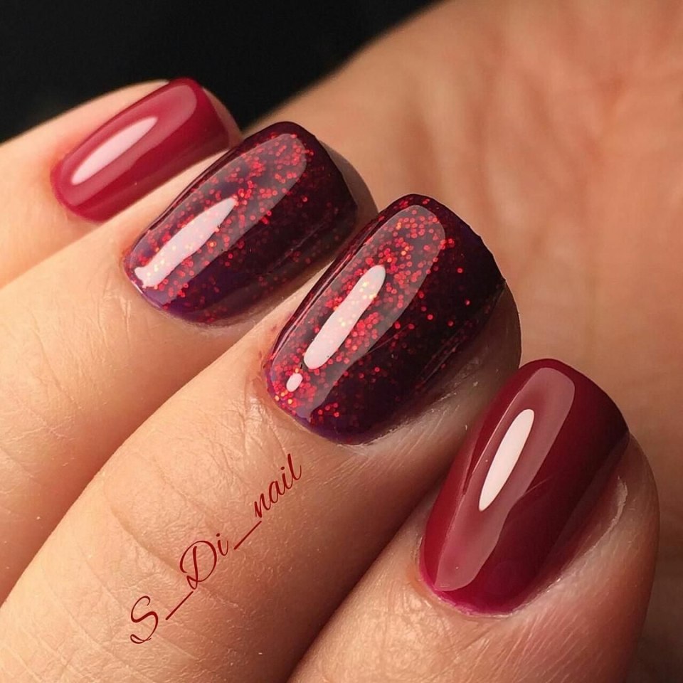 Фиолетовый маникюр с паутинкой