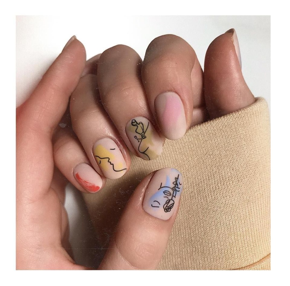 Красивый маникюр со стемпингом