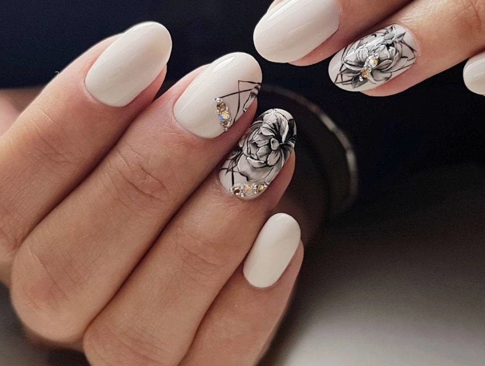 Маникюр с крошкой