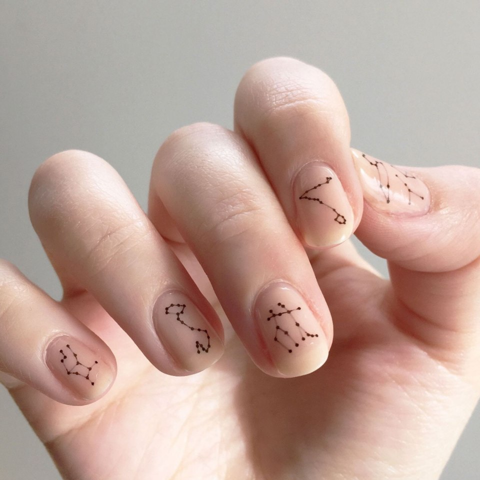 Мраморные ногти бежевые