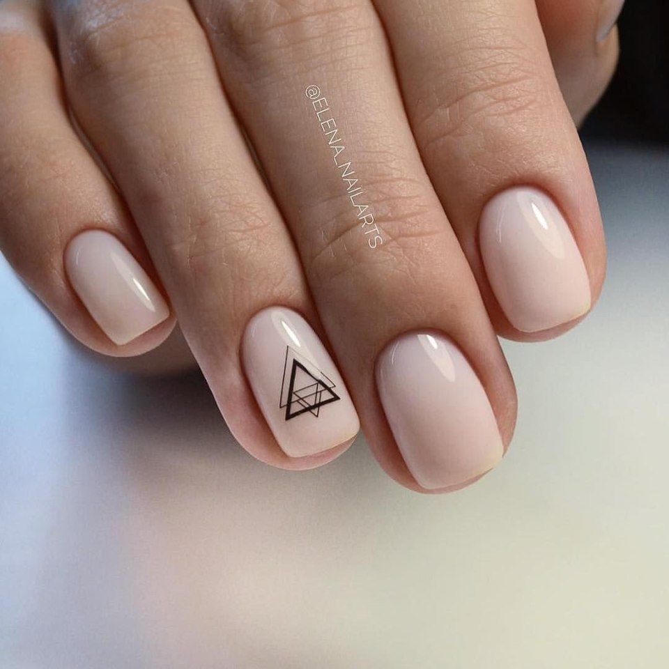 Нюдовый маникюр 2021 на короткие ногти