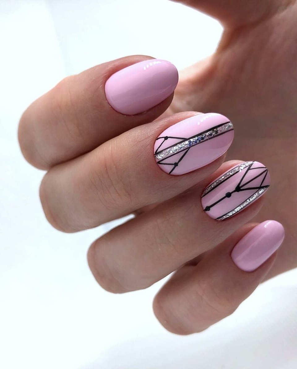 Маникюр на короткие ногти геометрия