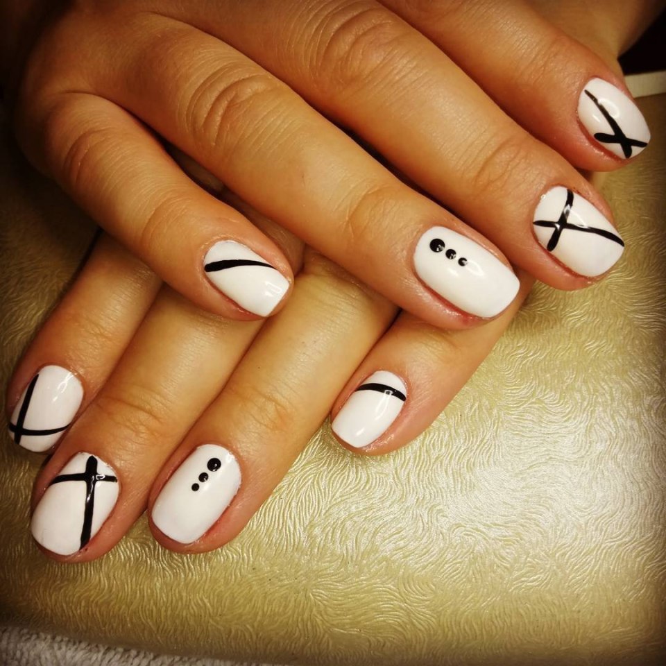 Маникюр лёгкий и красивый