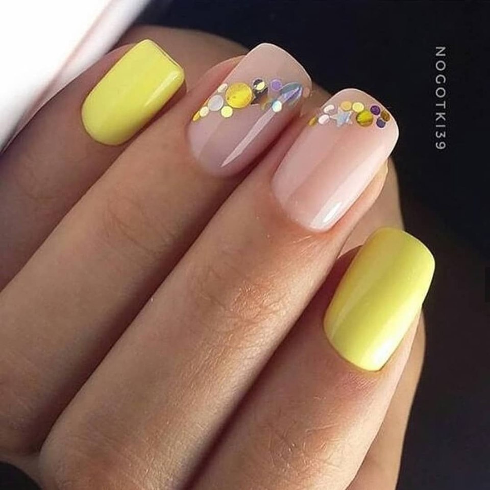 Маникюр жёлтый с розовым