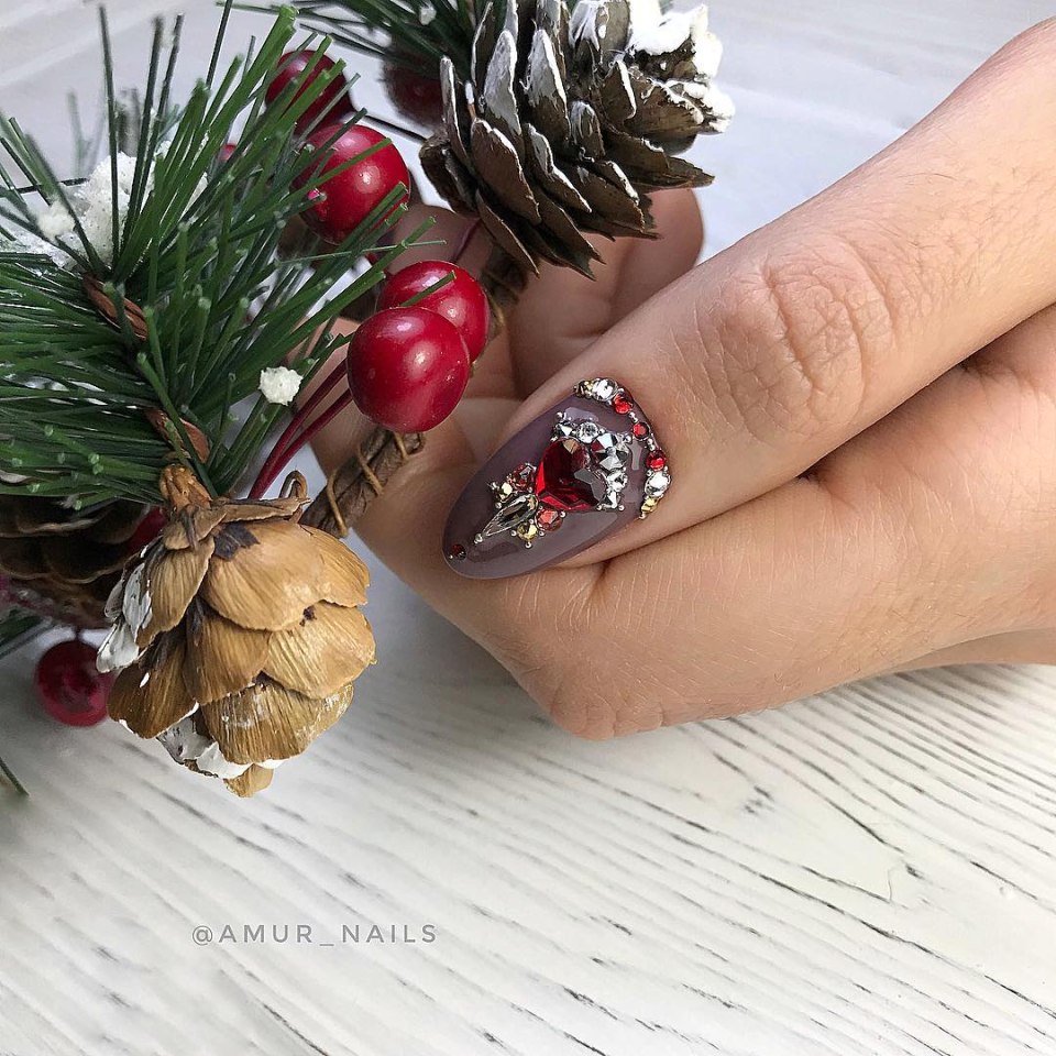 Новогодний маникюр с животными