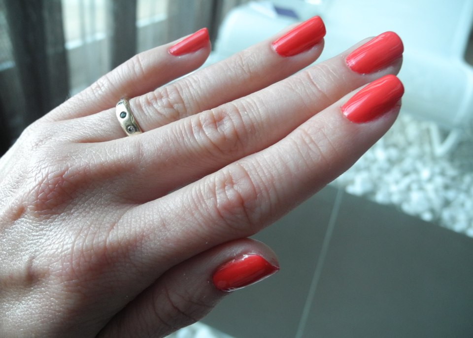 Идеальный красный Essie
