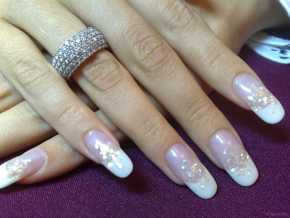 Маникюр со стразами и бл
