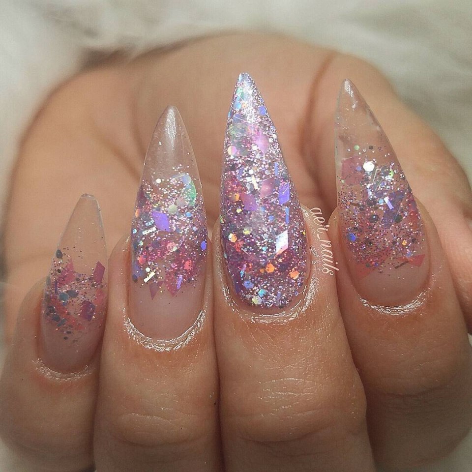 Прозрачные ногти с блестками