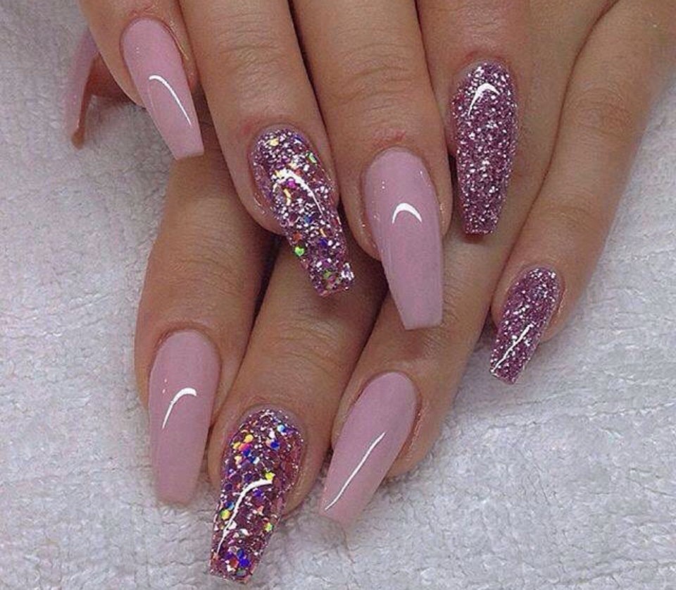 Черные блескучие ногти