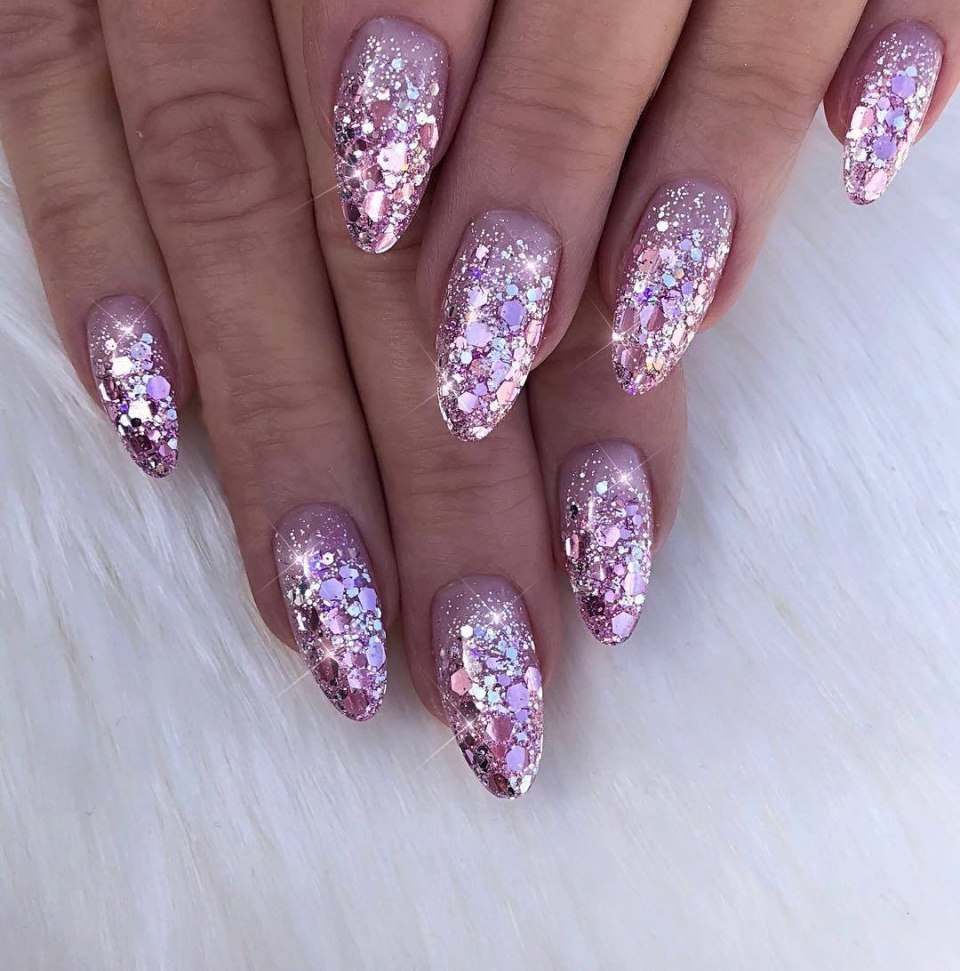 Маникюр с блёсткаююююю