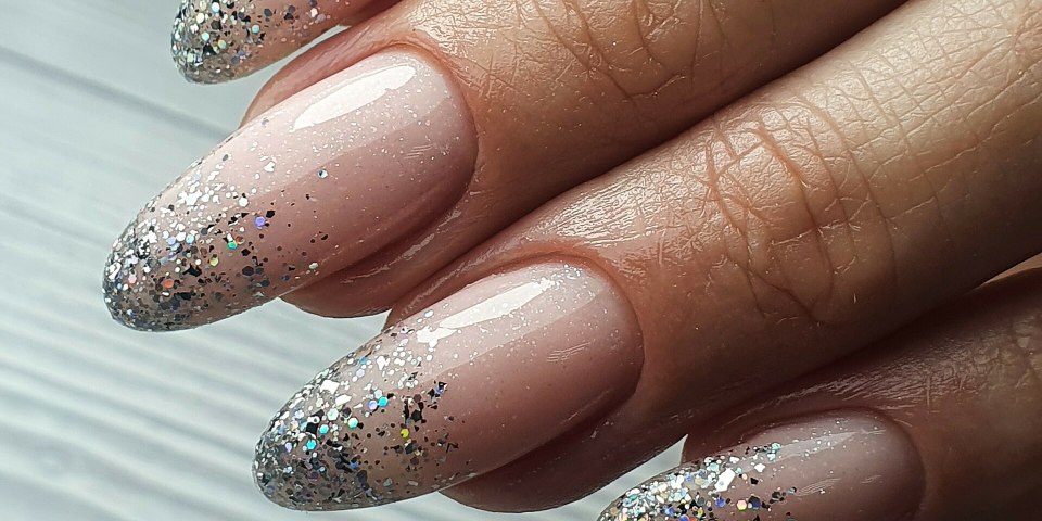 Прозрачные ногтис Блетсками