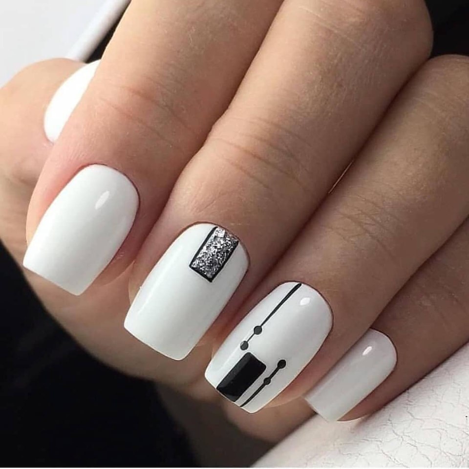 Белые короткие ногти