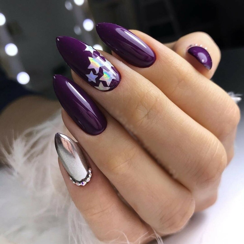 Фиолетовые миндалевидные ногти