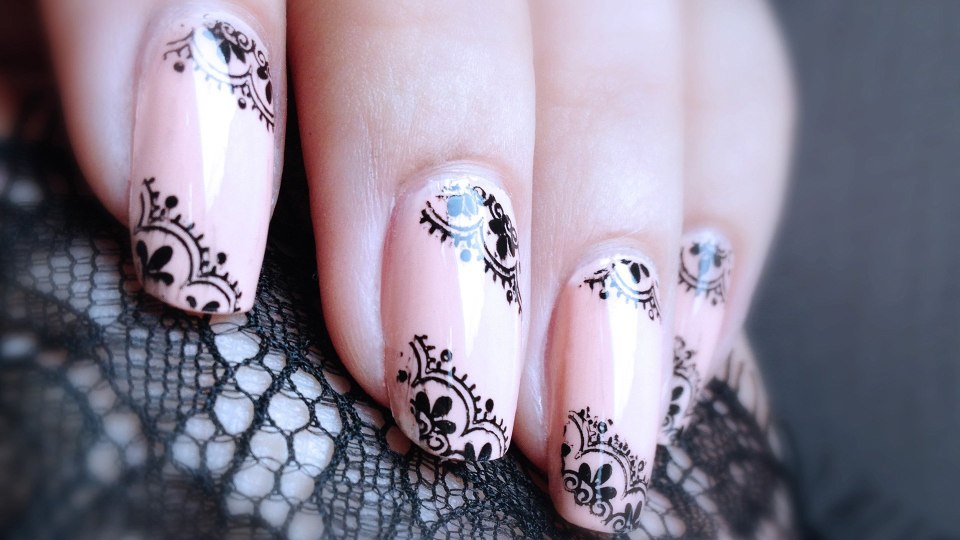 Вензеля на ногтях