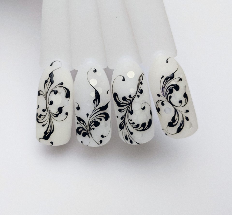 Маникюр со стемпингом 2020