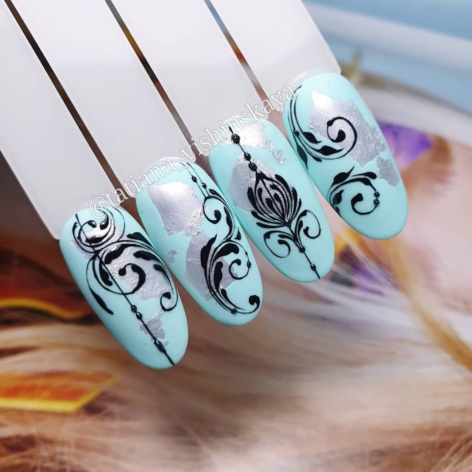 Маникюр стемпинг вензеля