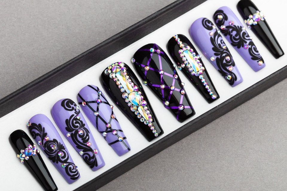 Stamping на розовых ногтях