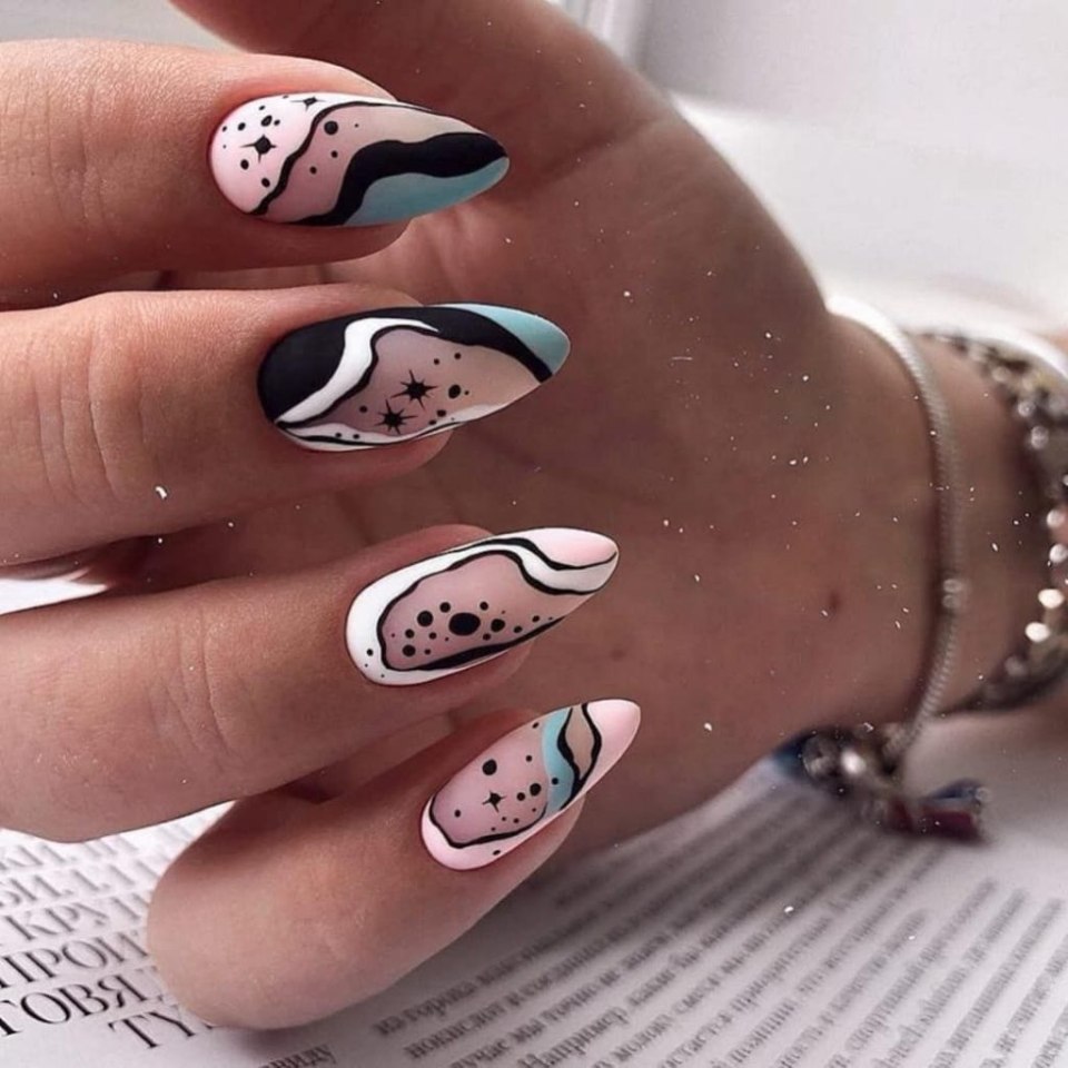 Новогодний дизайн ногтей