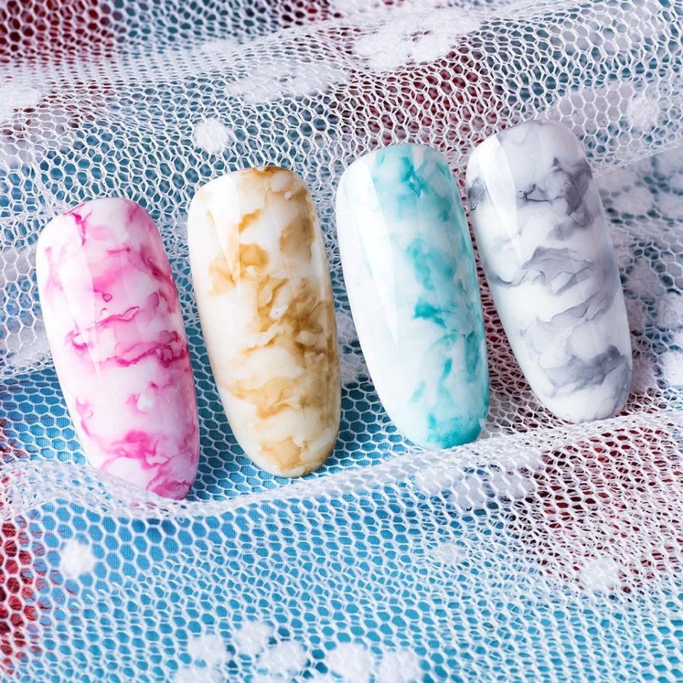Маникюр с акварельными каплями