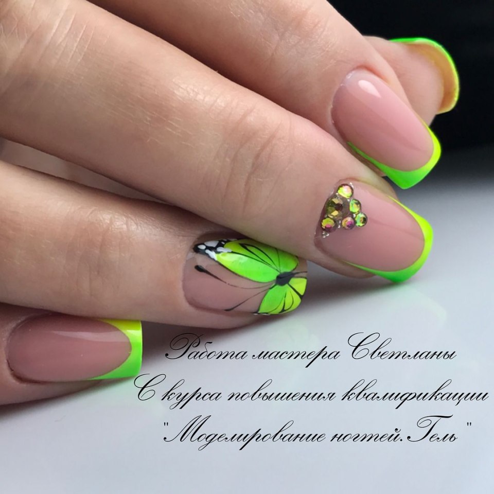 Яркий маникюр