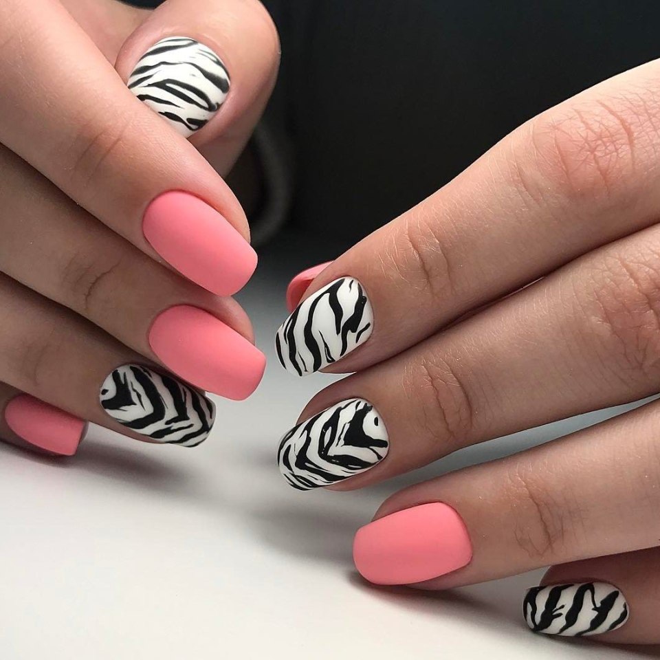 Ногти с принтом зебры