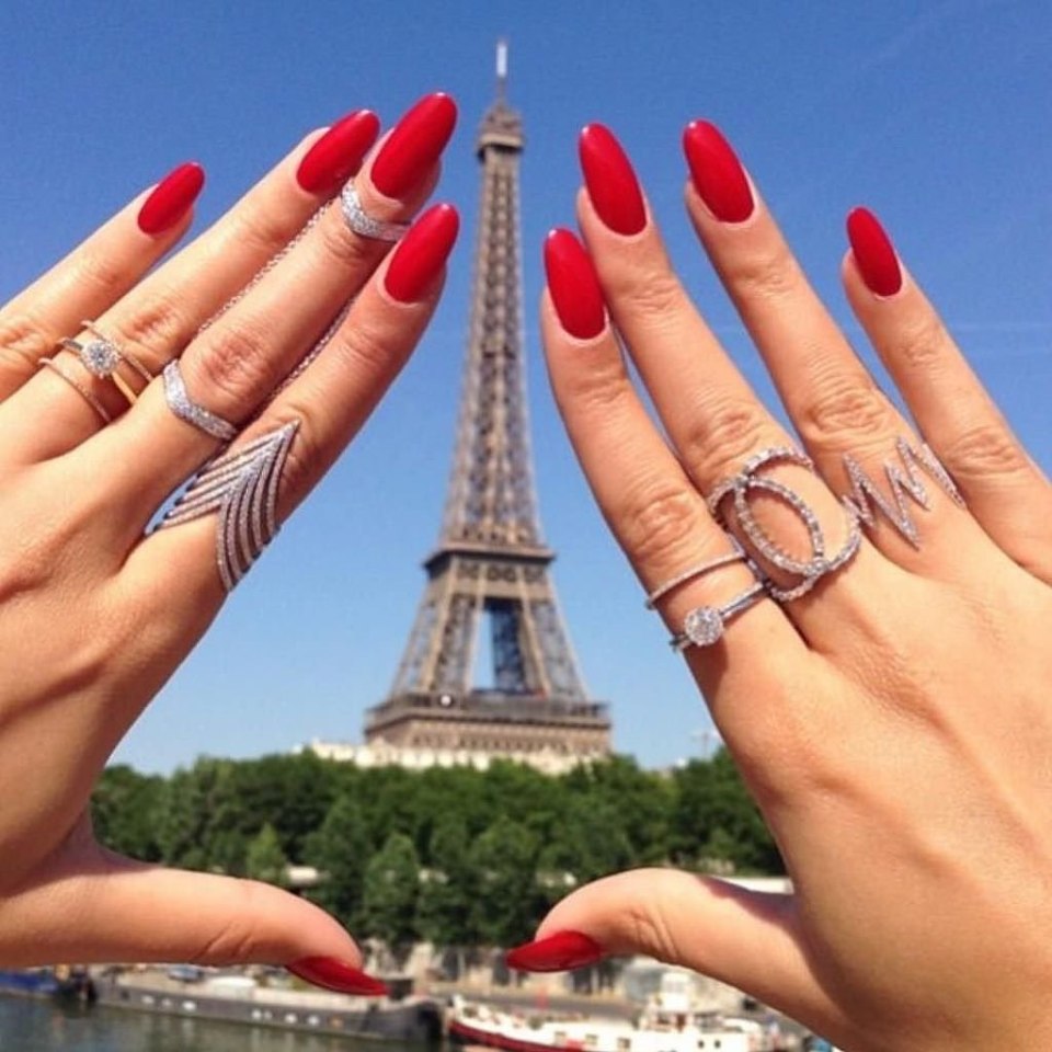 Маникюр в парижском стиле