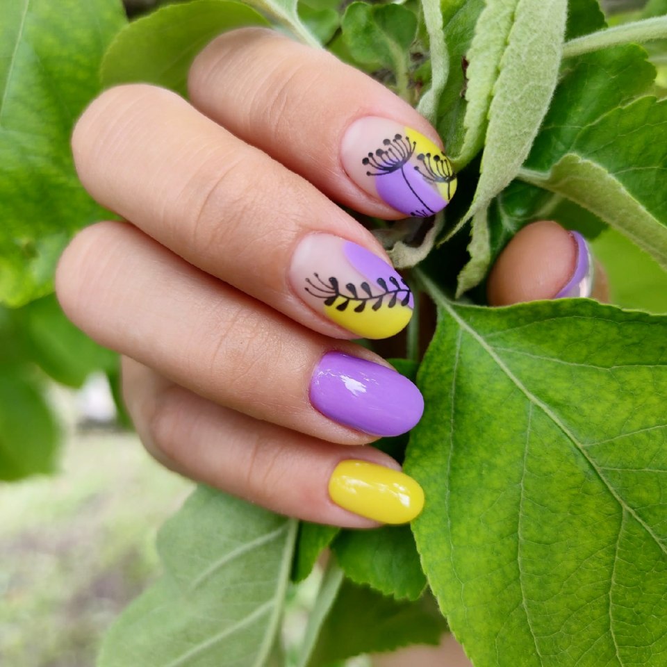 Маникюр лавандовый с желтым