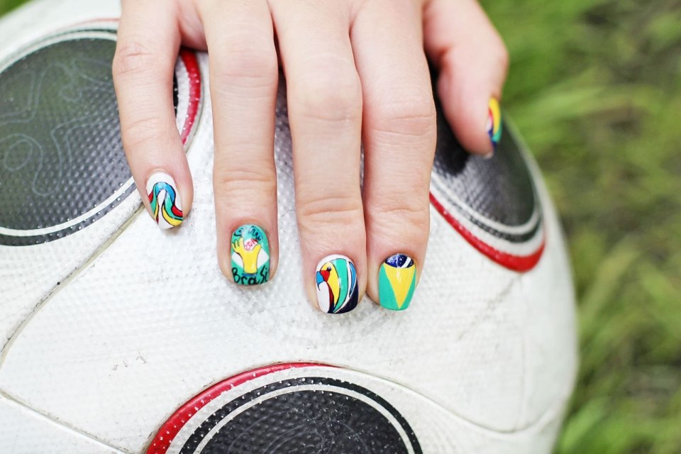 Маникюр в стиле футбола