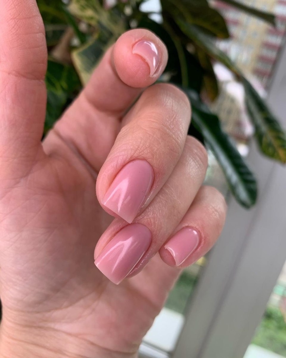 Стильный синий маникюр