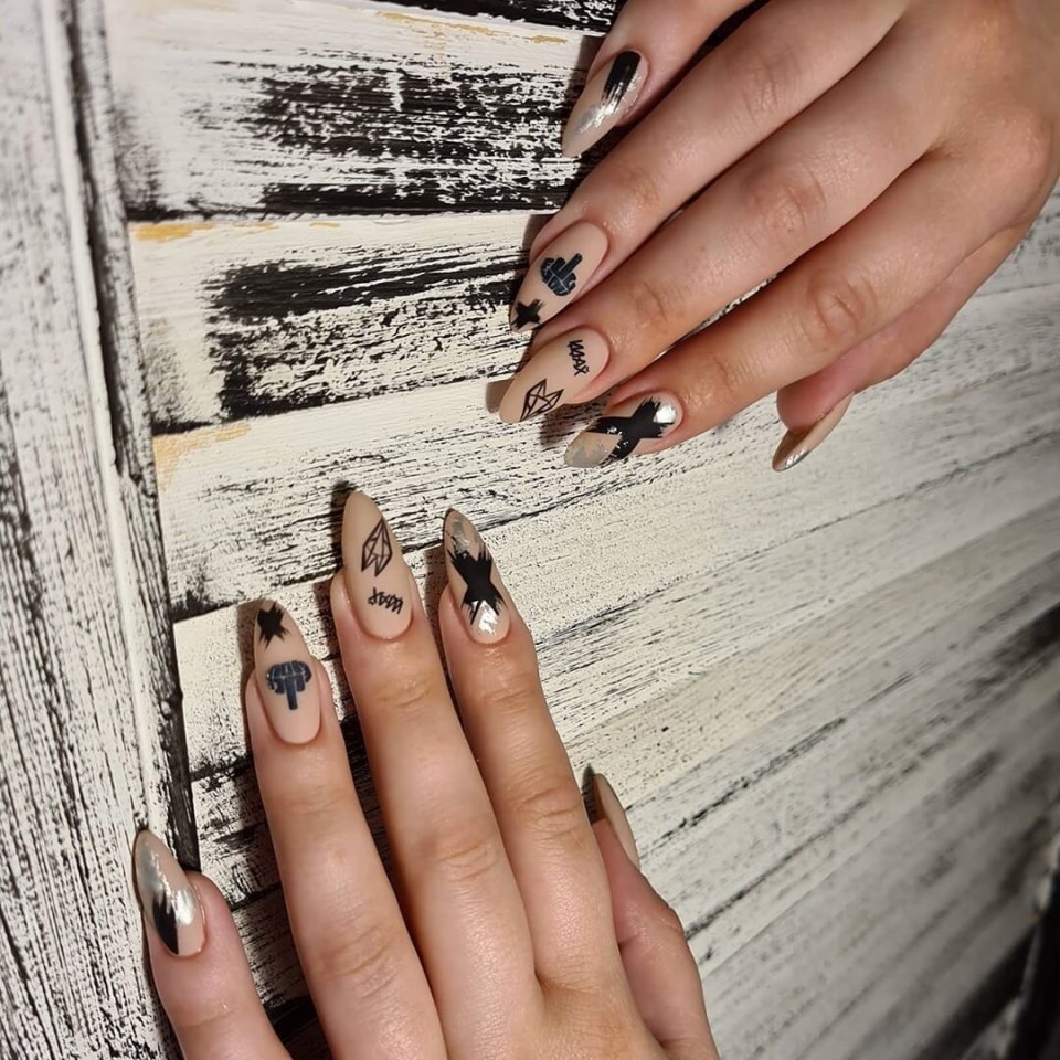 Маникюр на улице