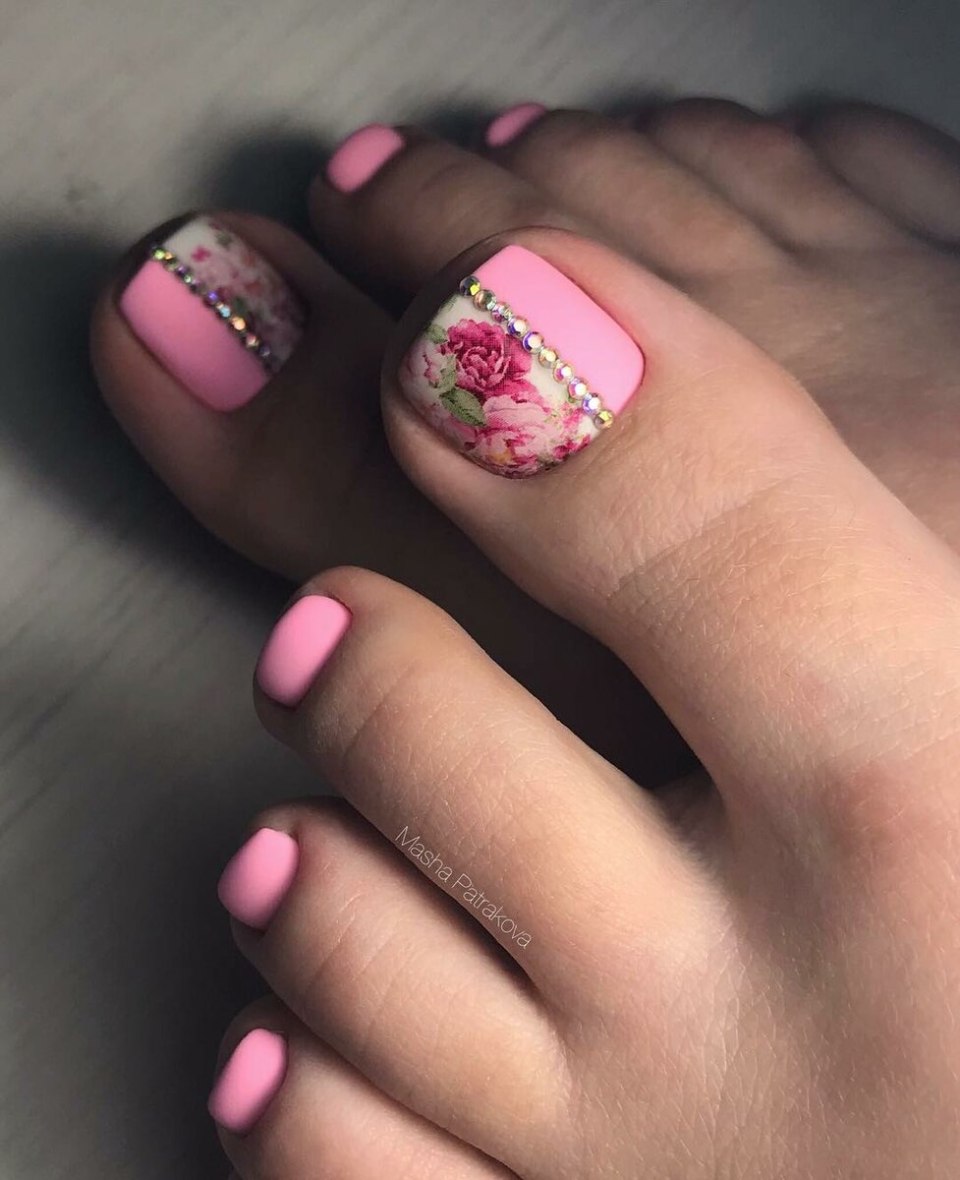 Педикюр модный дизайн