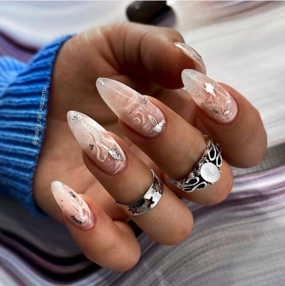 Стилизованный френч на миндаль