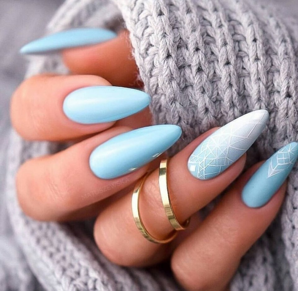 Голубые ногти