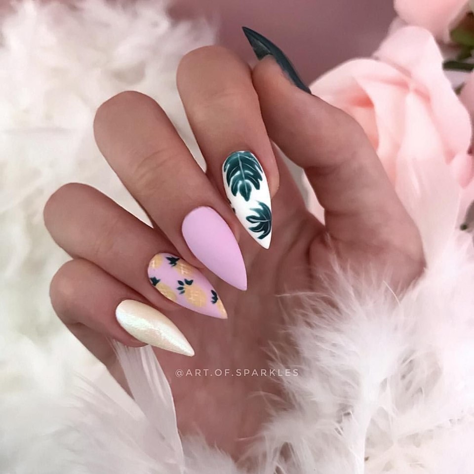 Маникюр миндаль яркий для подростков