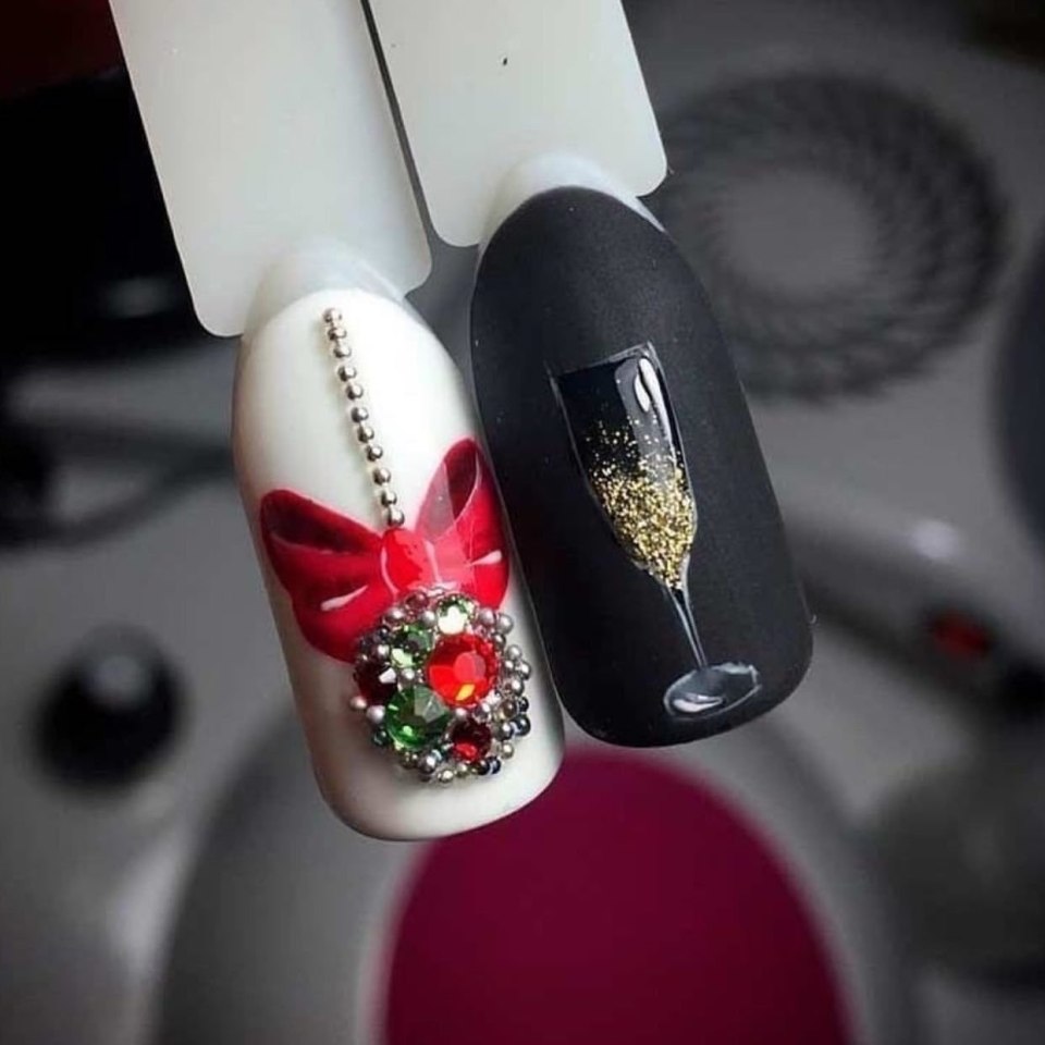 Новогодний маникюр с шампанским