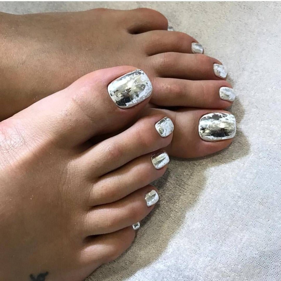 Педикюр розовый френч