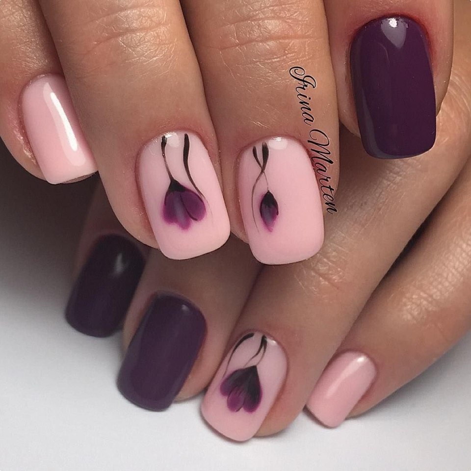 Розовый маникюр с фольгой