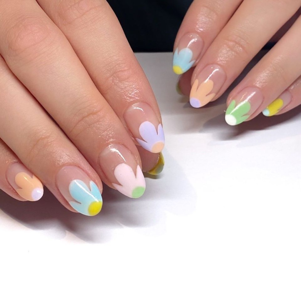 Педикюр в фиолетовых тонах