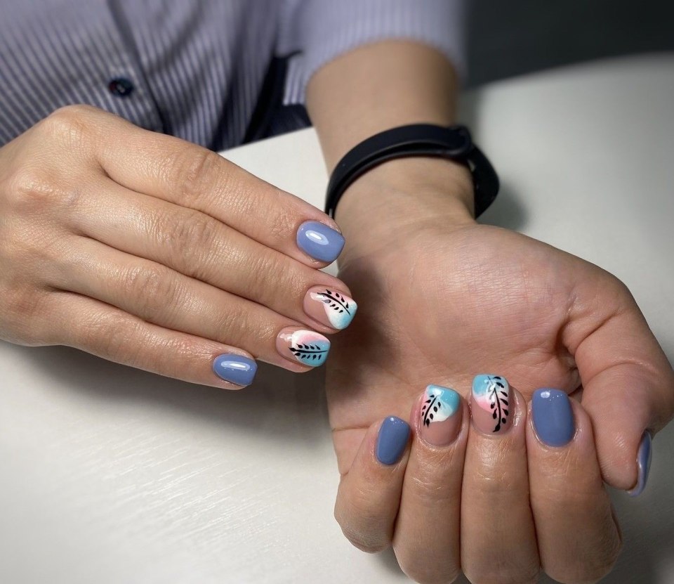 Красивый маникюр на короткие ногти 2021