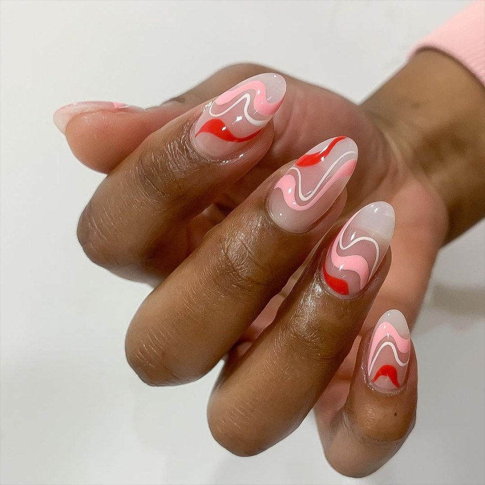 Маникюр с цветочным дизайном