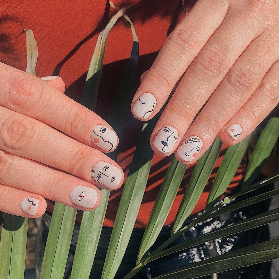 Маникюр фиолетовый с зеленым