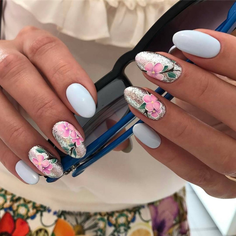 Синий маникюр